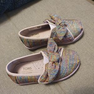 Adorable Tom's Slip-ons